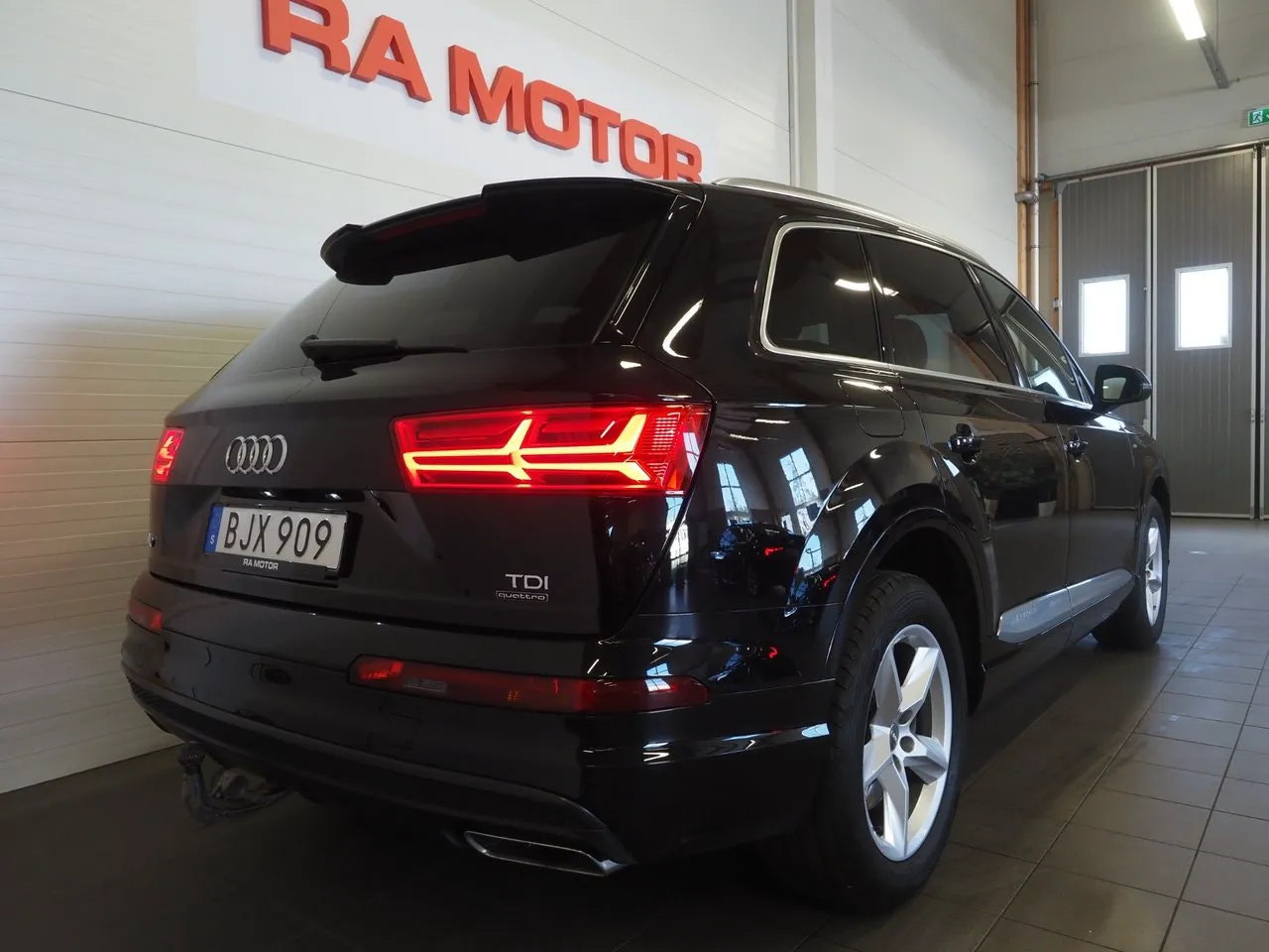 Vehicle image 6