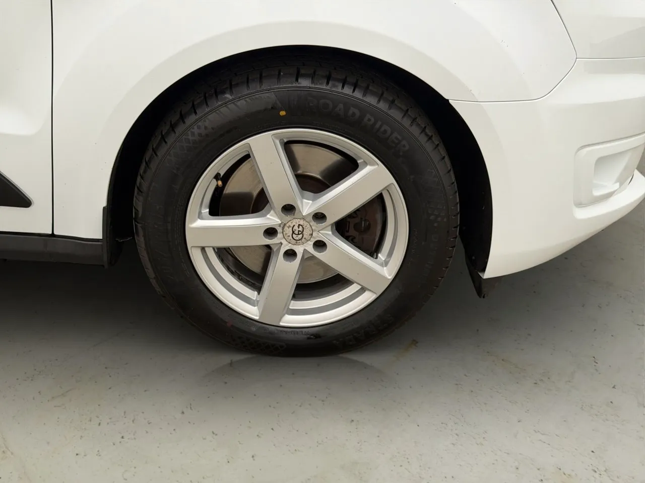 Vehicle image 30
