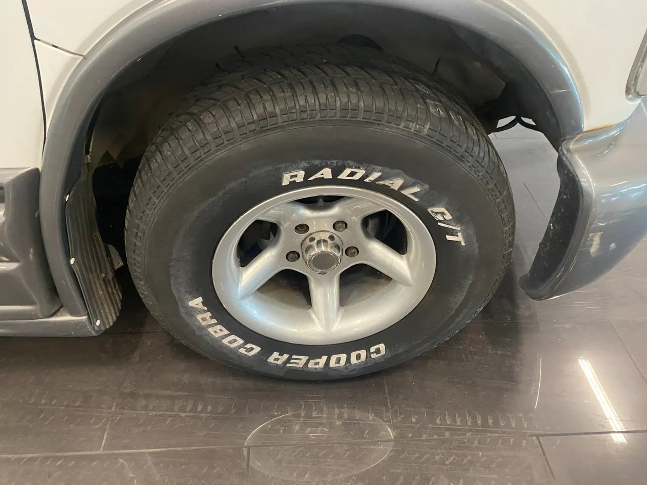 Vehicle image 6