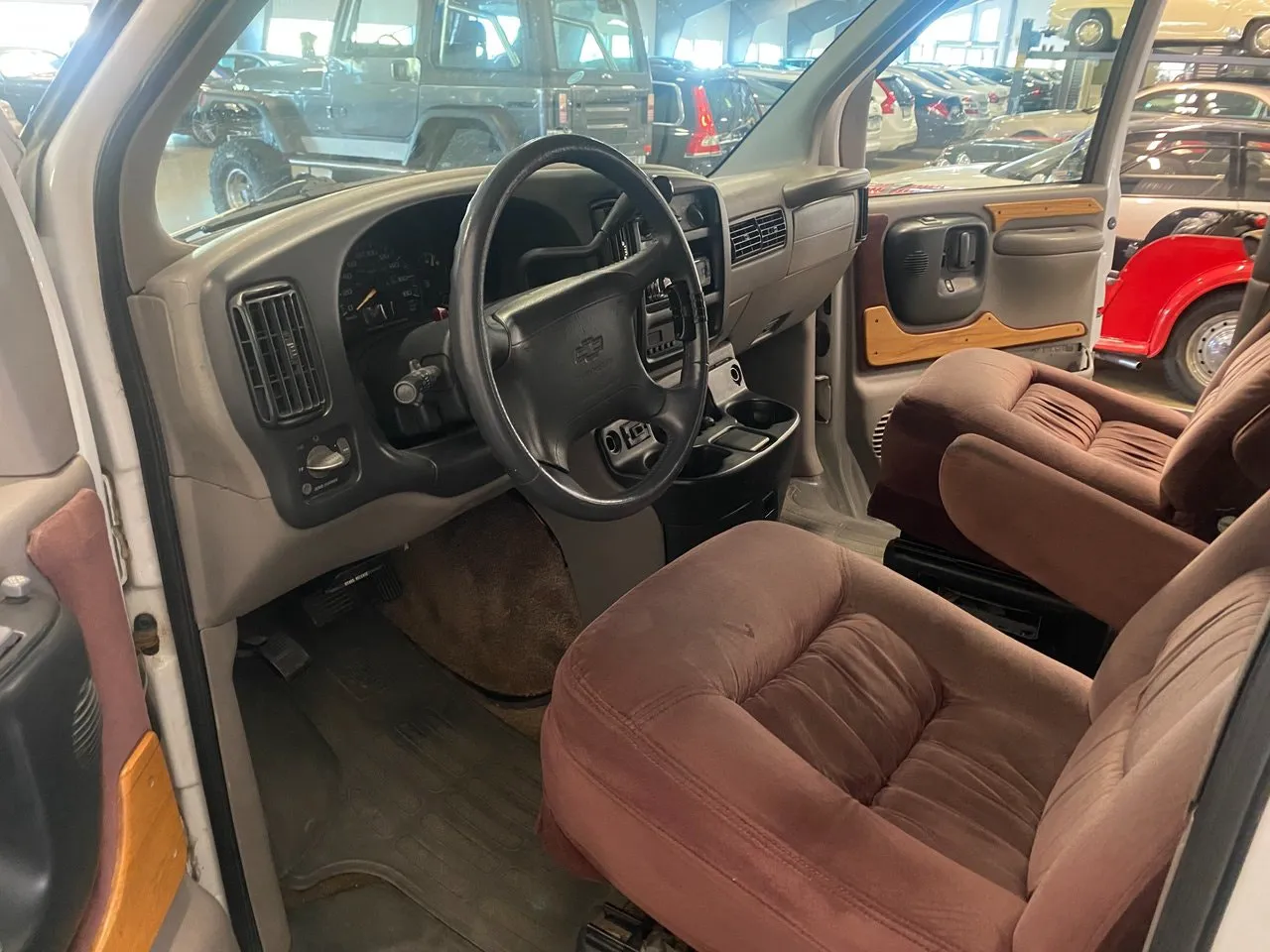 Vehicle image 9