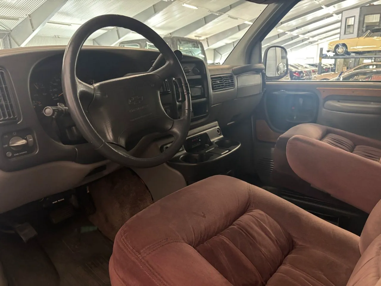 Vehicle image 13