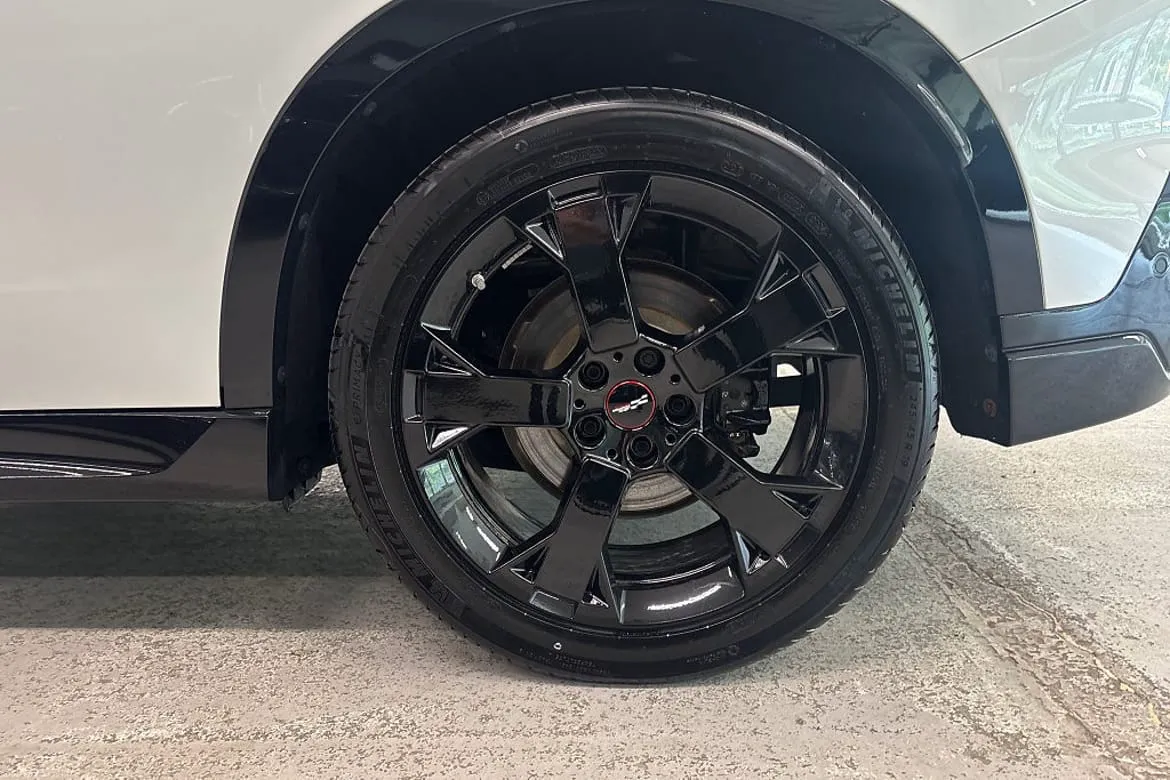 Vehicle image 14