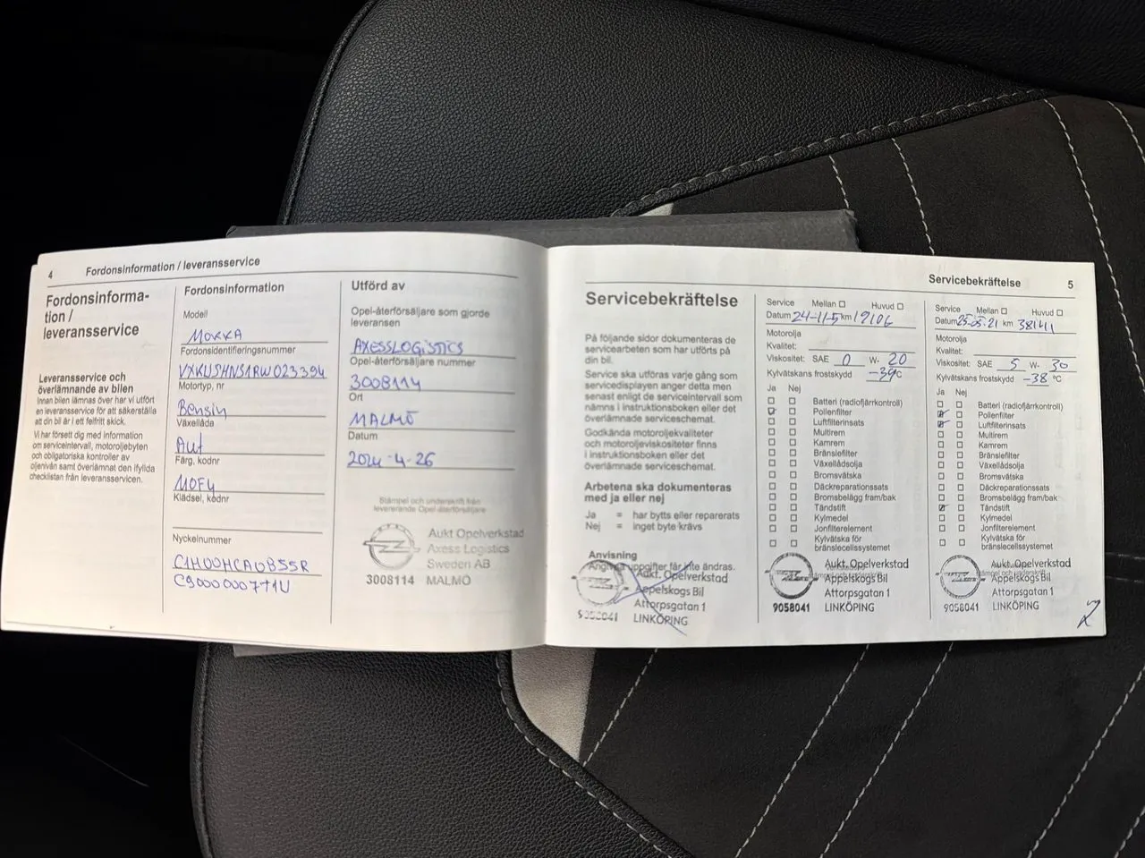 Vehicle image 15