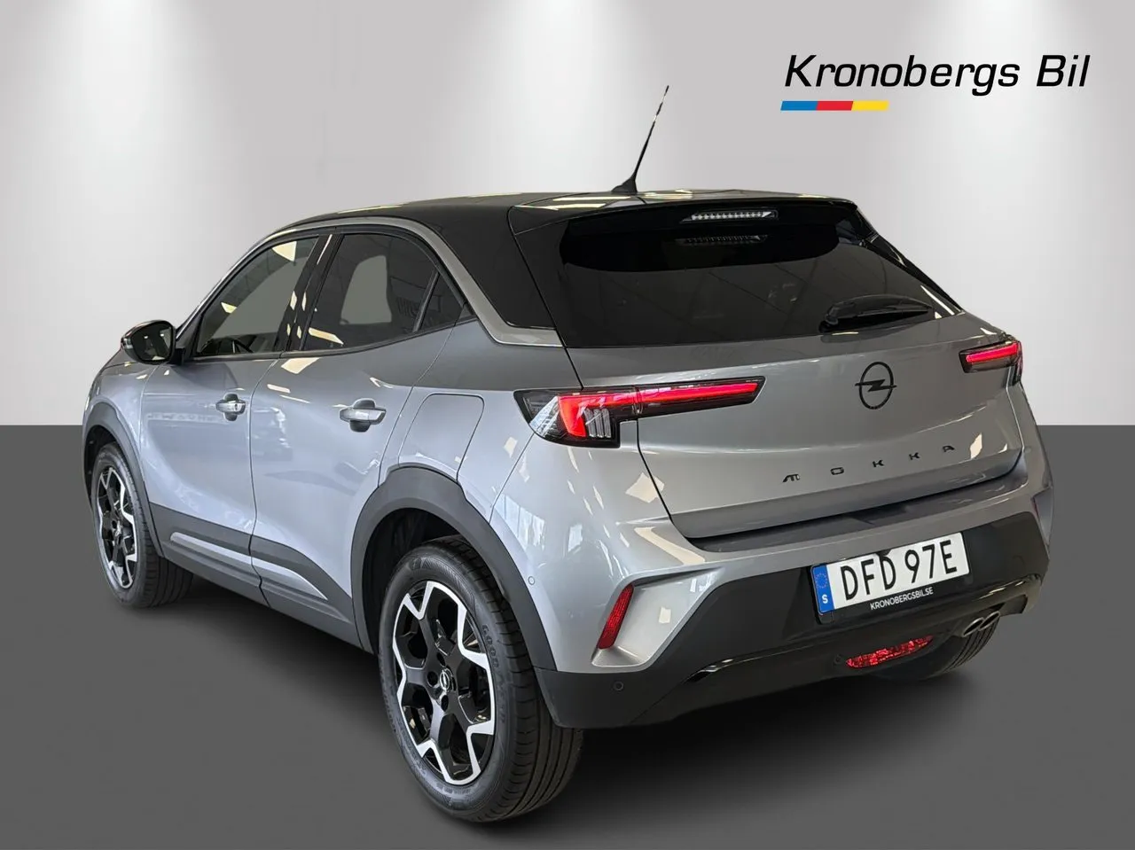 Vehicle image 5