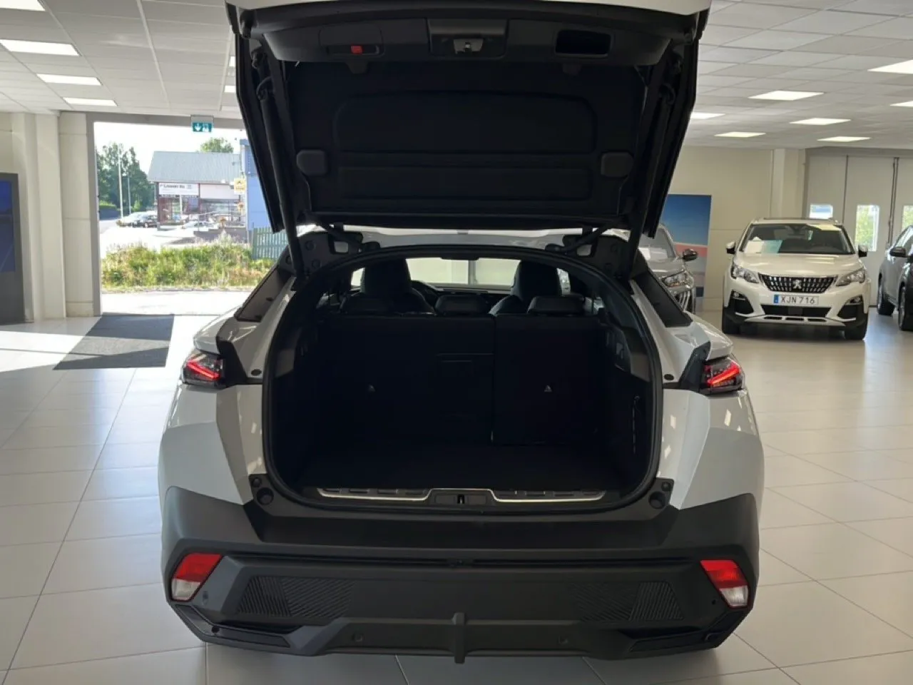 Vehicle image 13