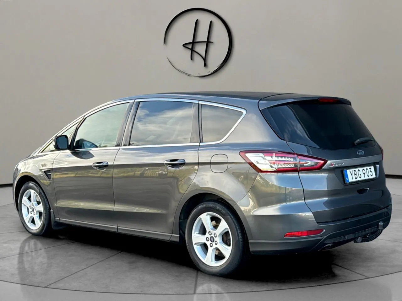 Vehicle image 7