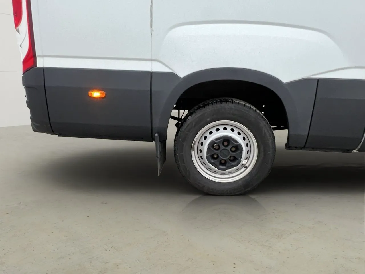 Vehicle image 25