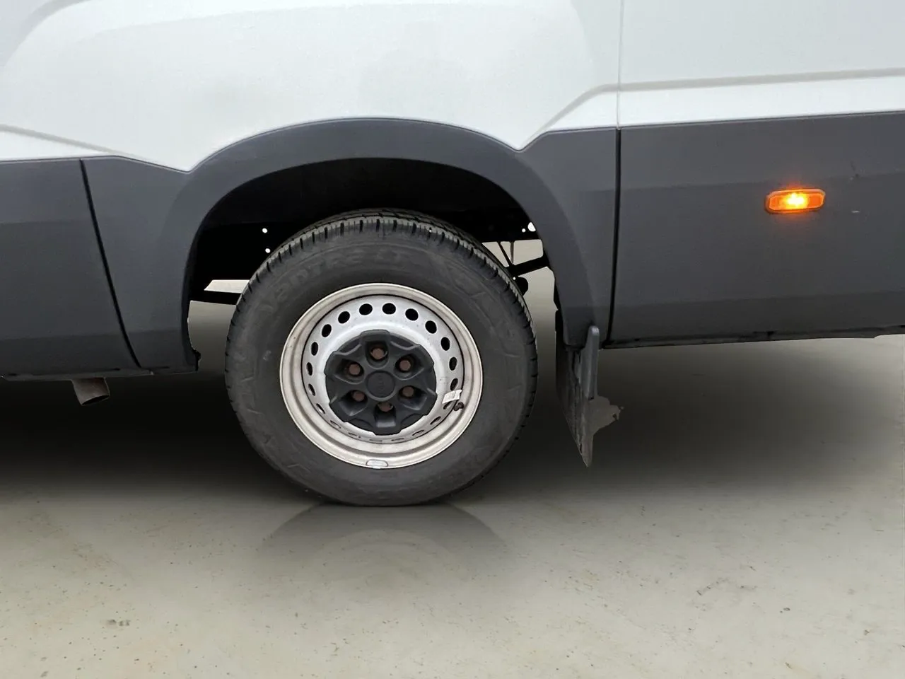 Vehicle image 24