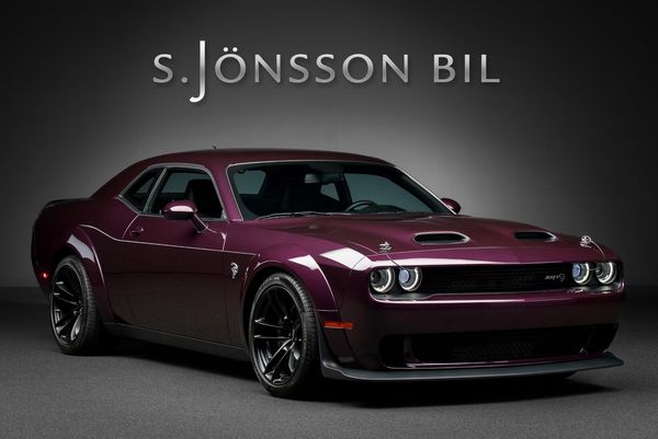 Dodge Challenger SRT Hellcat / Se videon och hör Hemi V8:an - 2020
