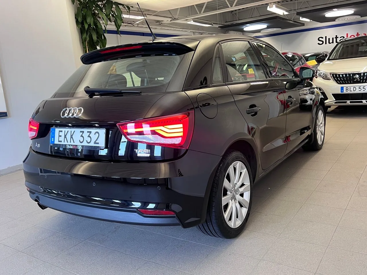 Vehicle image 6