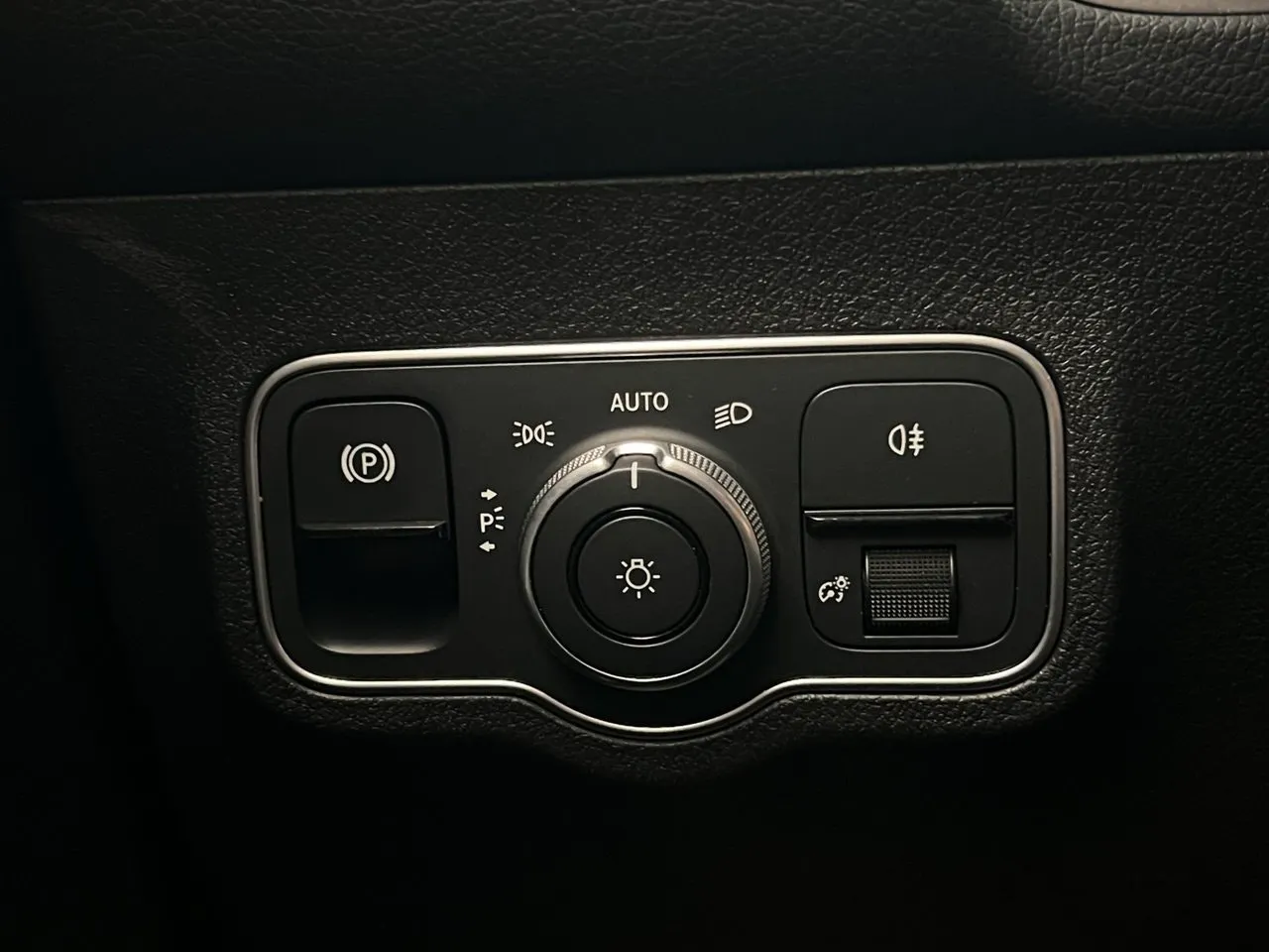 Vehicle image 28