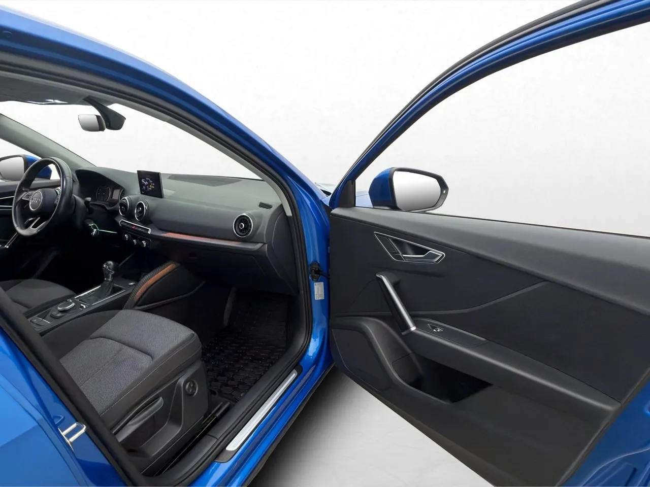 Vehicle image 15