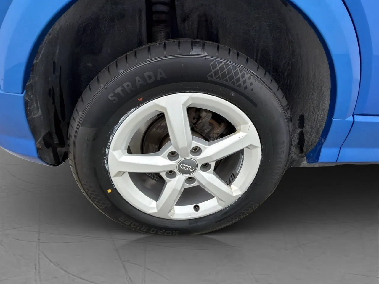 Vehicle image 30