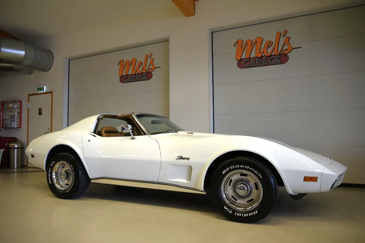 Vehicle image 32
