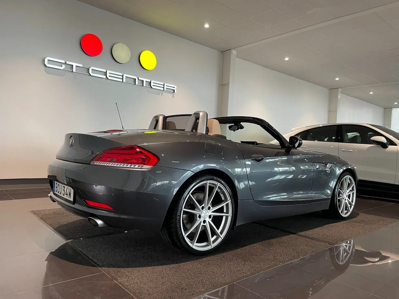 Vehicle image 9