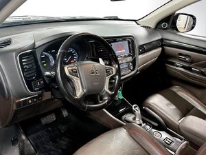 Mitsubishi Outlander bild 4
