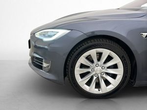 Tesla Model S bild 29