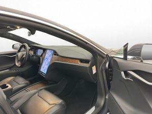 Tesla Model S bild 28