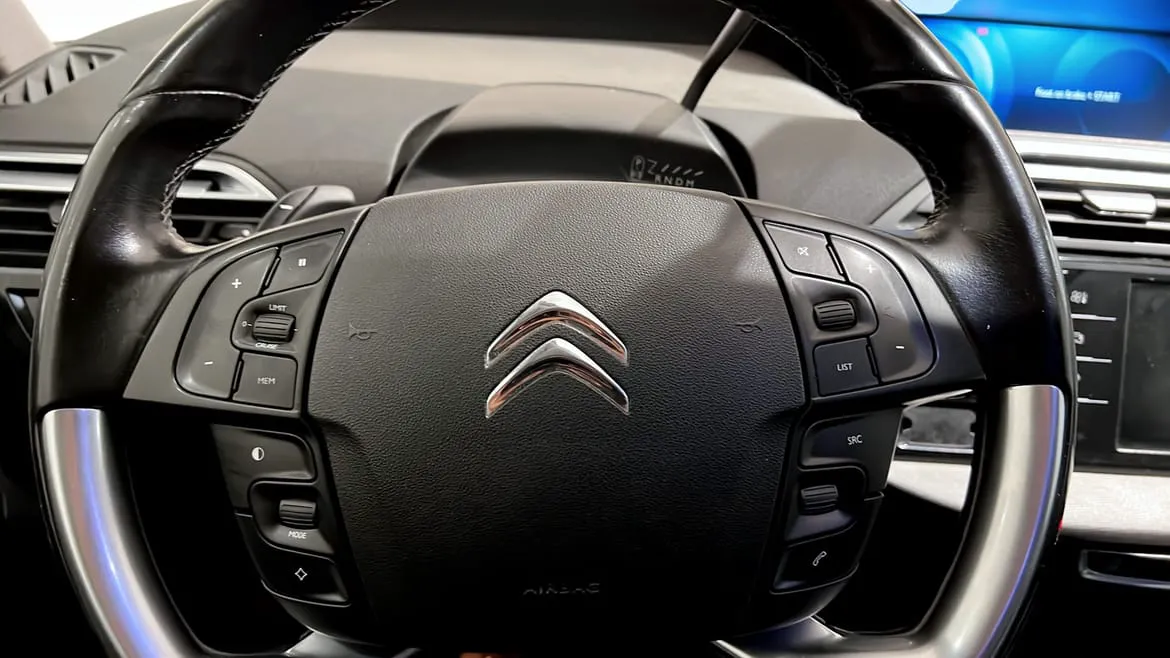 Vehicle image 18