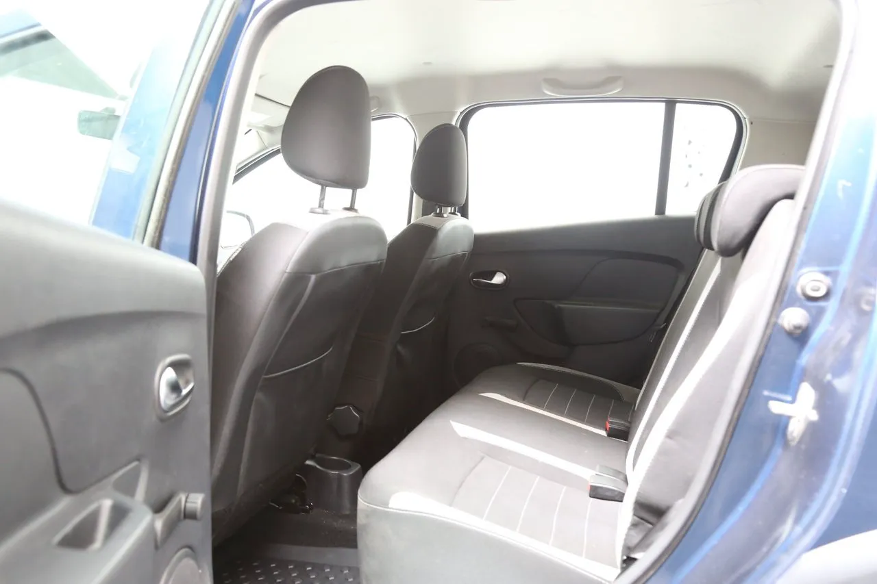 Vehicle image 16