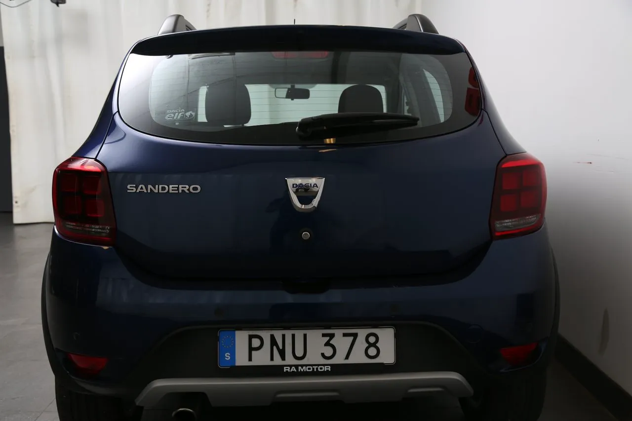 Vehicle image 18