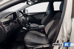 Toyota Avensis bild 8