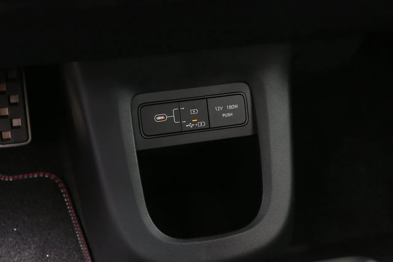 Vehicle image 28