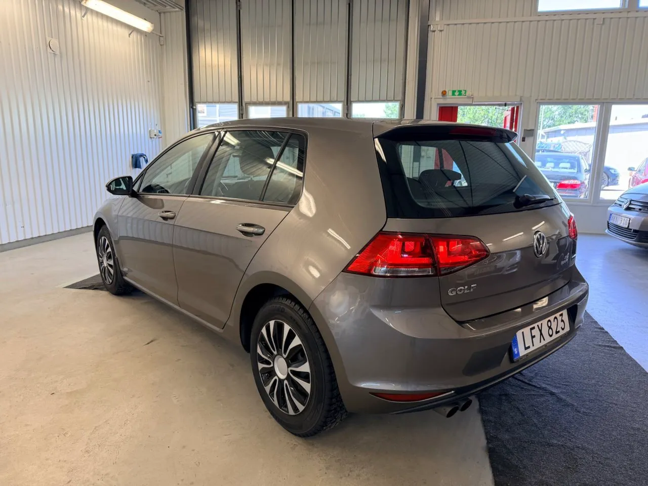 Vehicle image 5