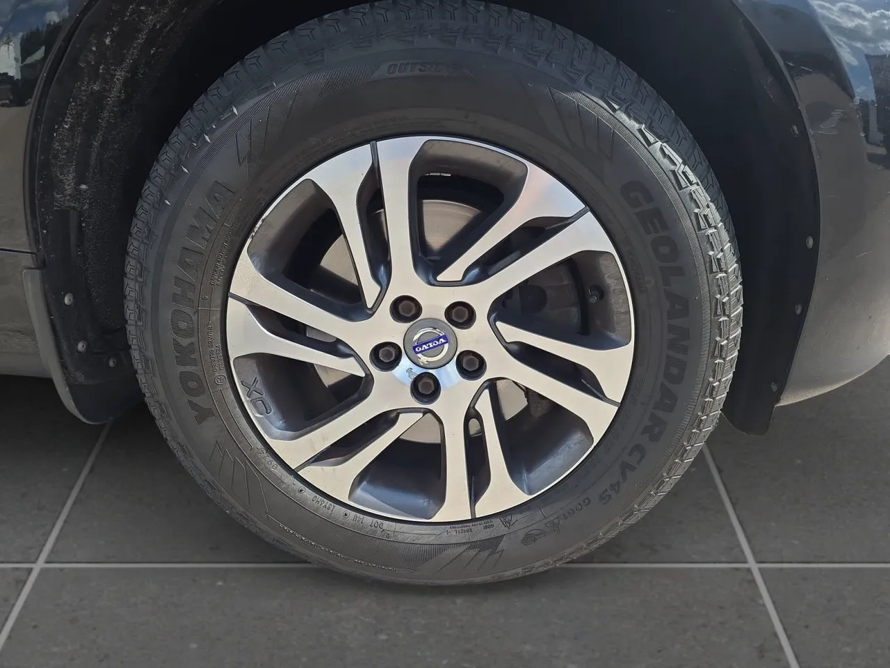 Vehicle image 10