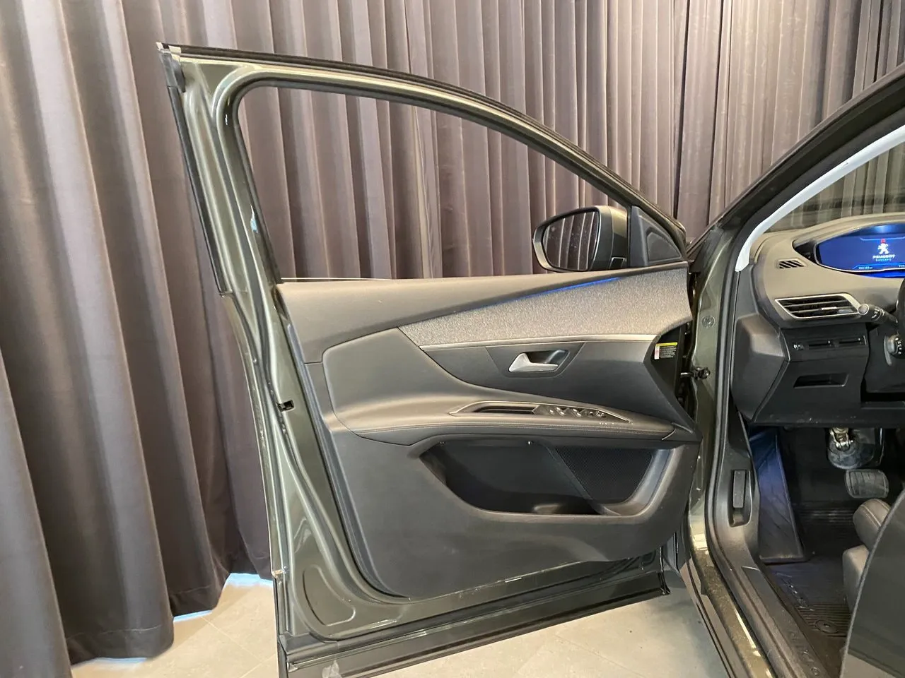 Vehicle image 24
