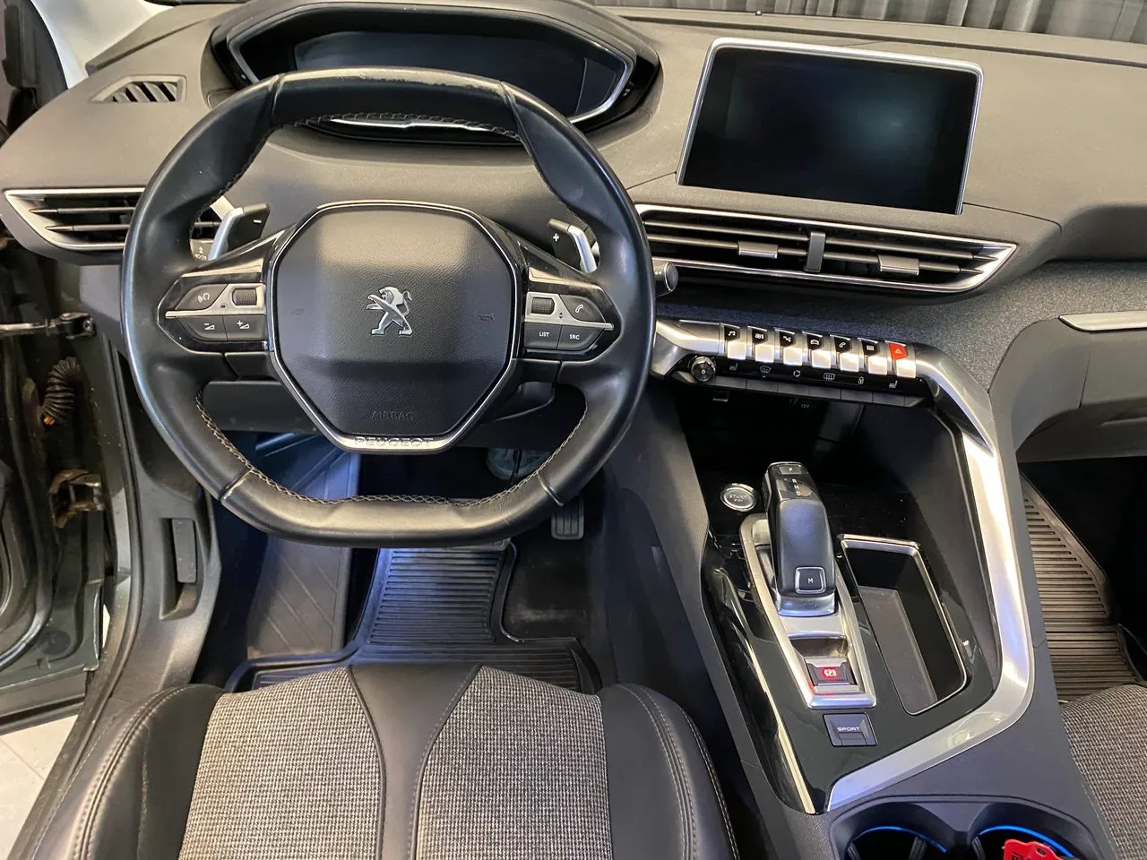 Vehicle image 33