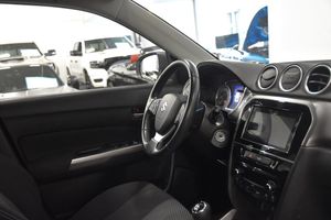 Suzuki Vitara bild 8