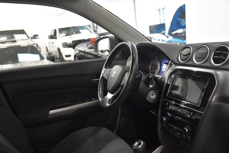 Suzuki Vitara bild 8