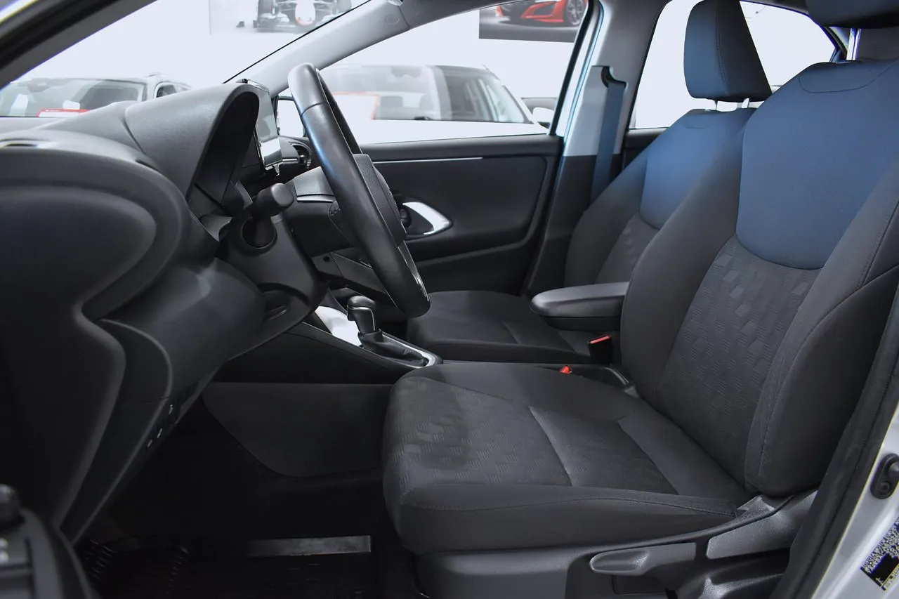 Vehicle image 7