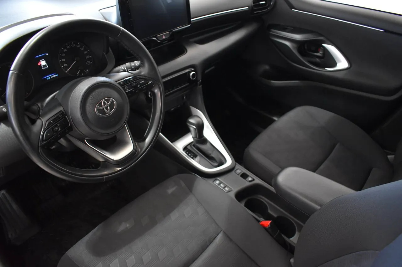 Vehicle image 6