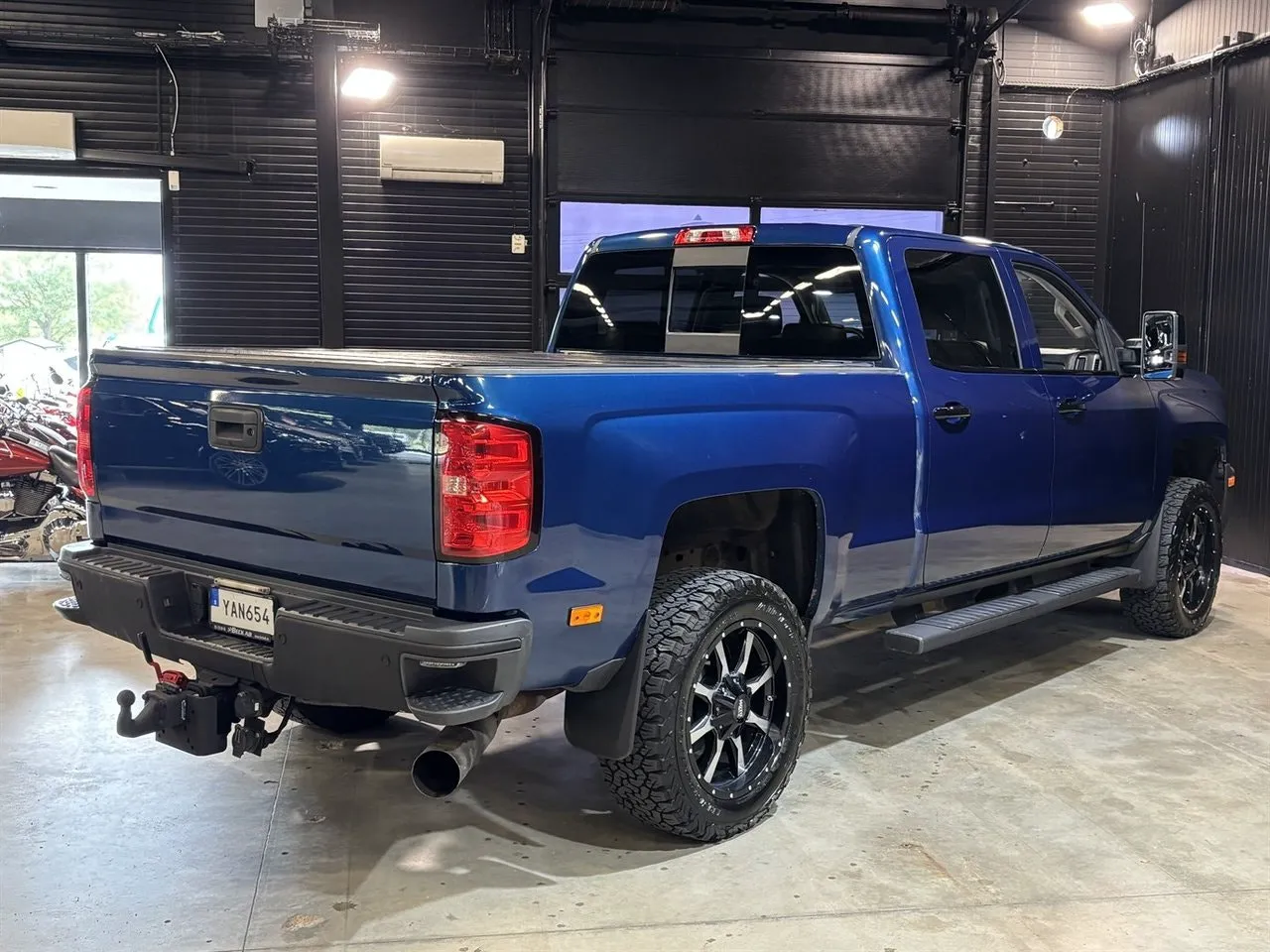 Vehicle image 5