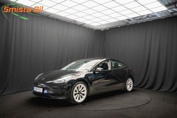 Tesla Model 3 Standard Range DRAG 19'' PANO LÄDER 1-ÄGARE MOMS - 2023