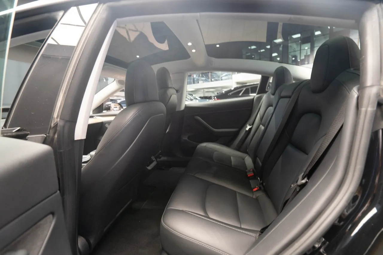 Vehicle image 18