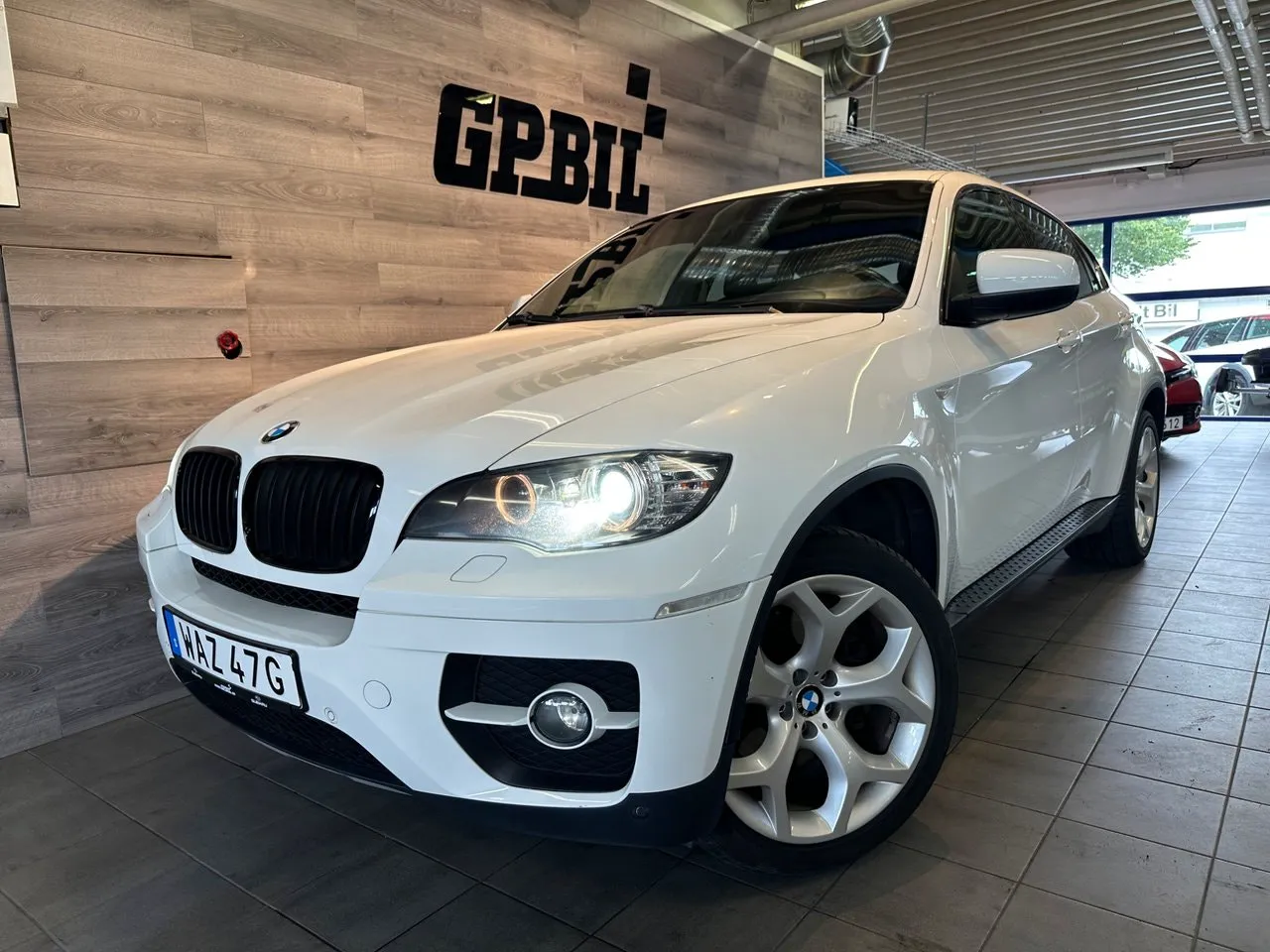 Vehicle image 2