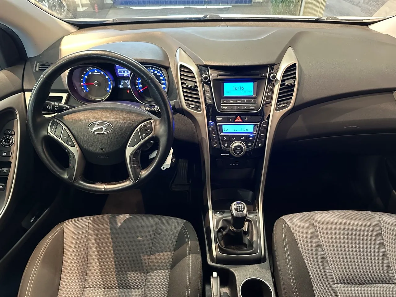Vehicle image 10