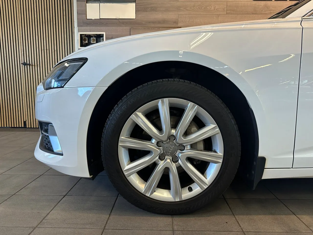 Vehicle image 21