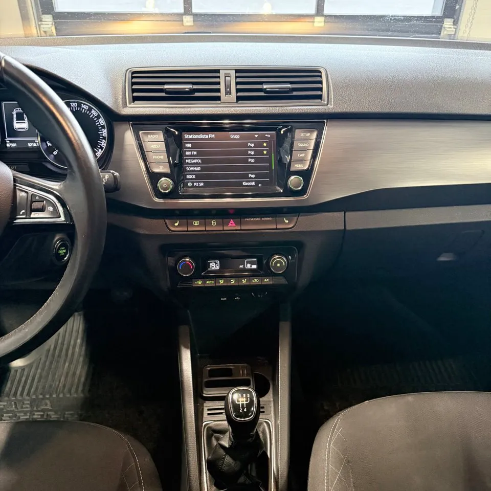 Vehicle image 17