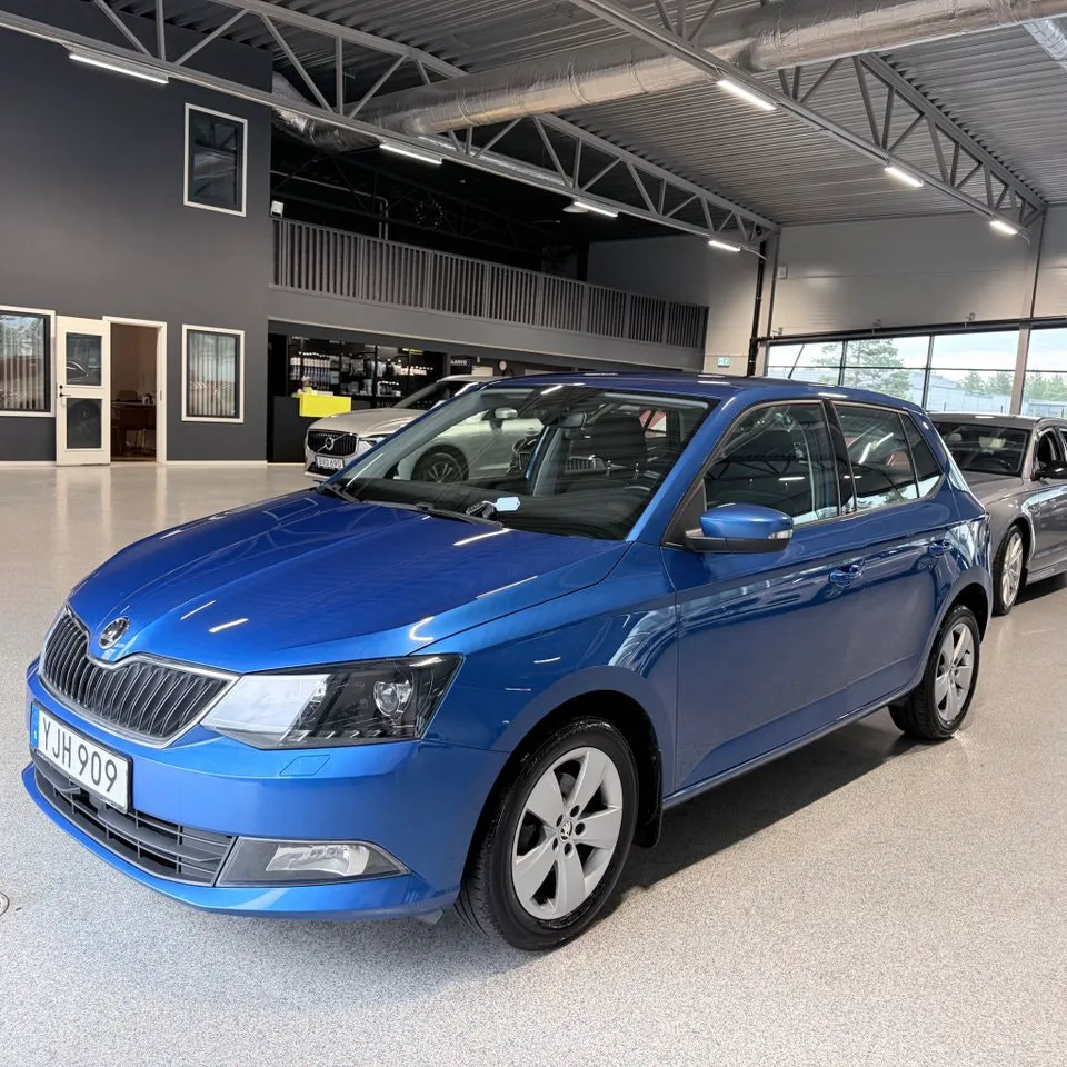 Vehicle image 7