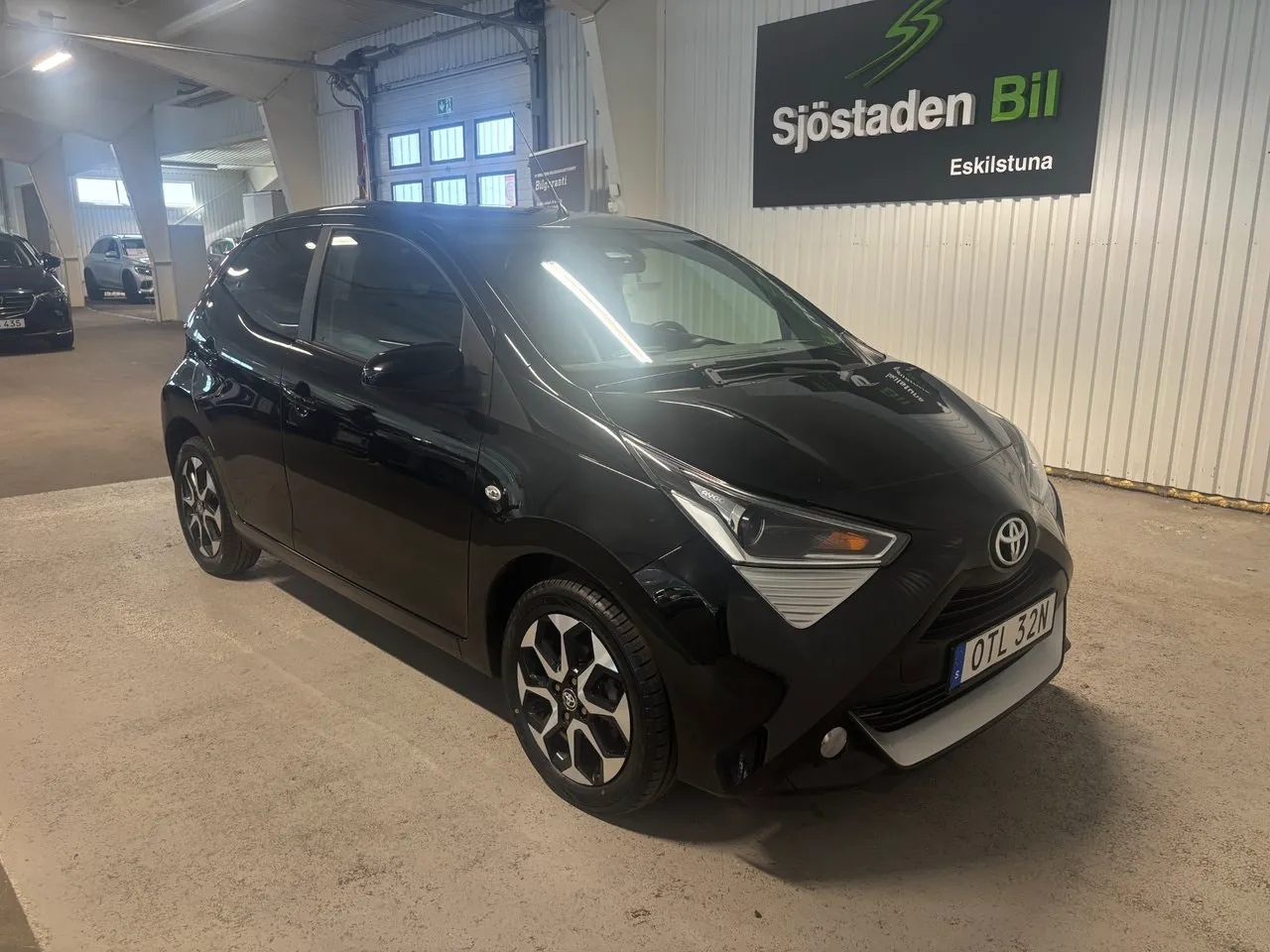 Vehicle image 5