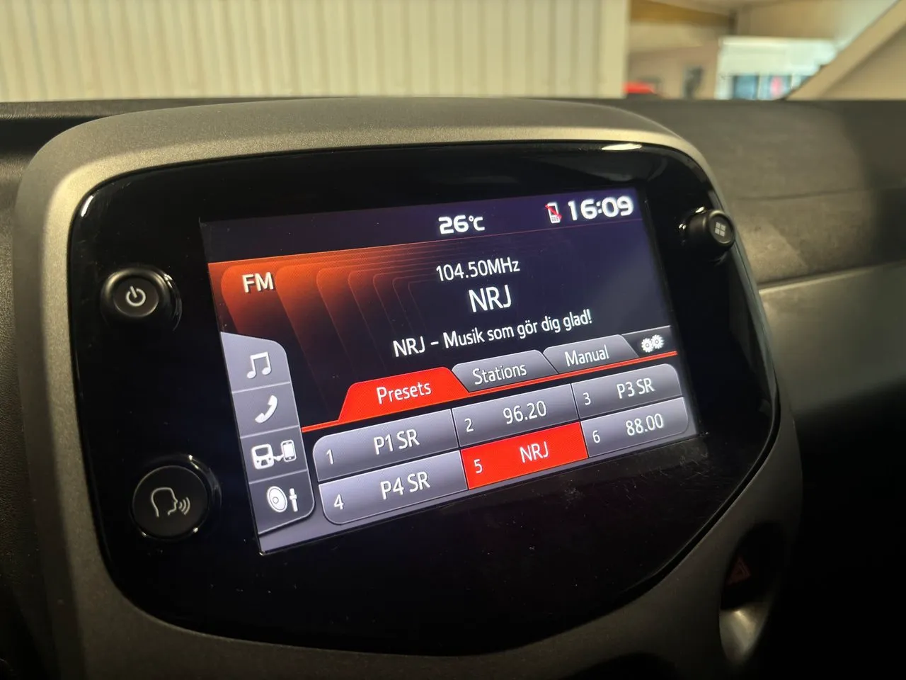 Vehicle image 15