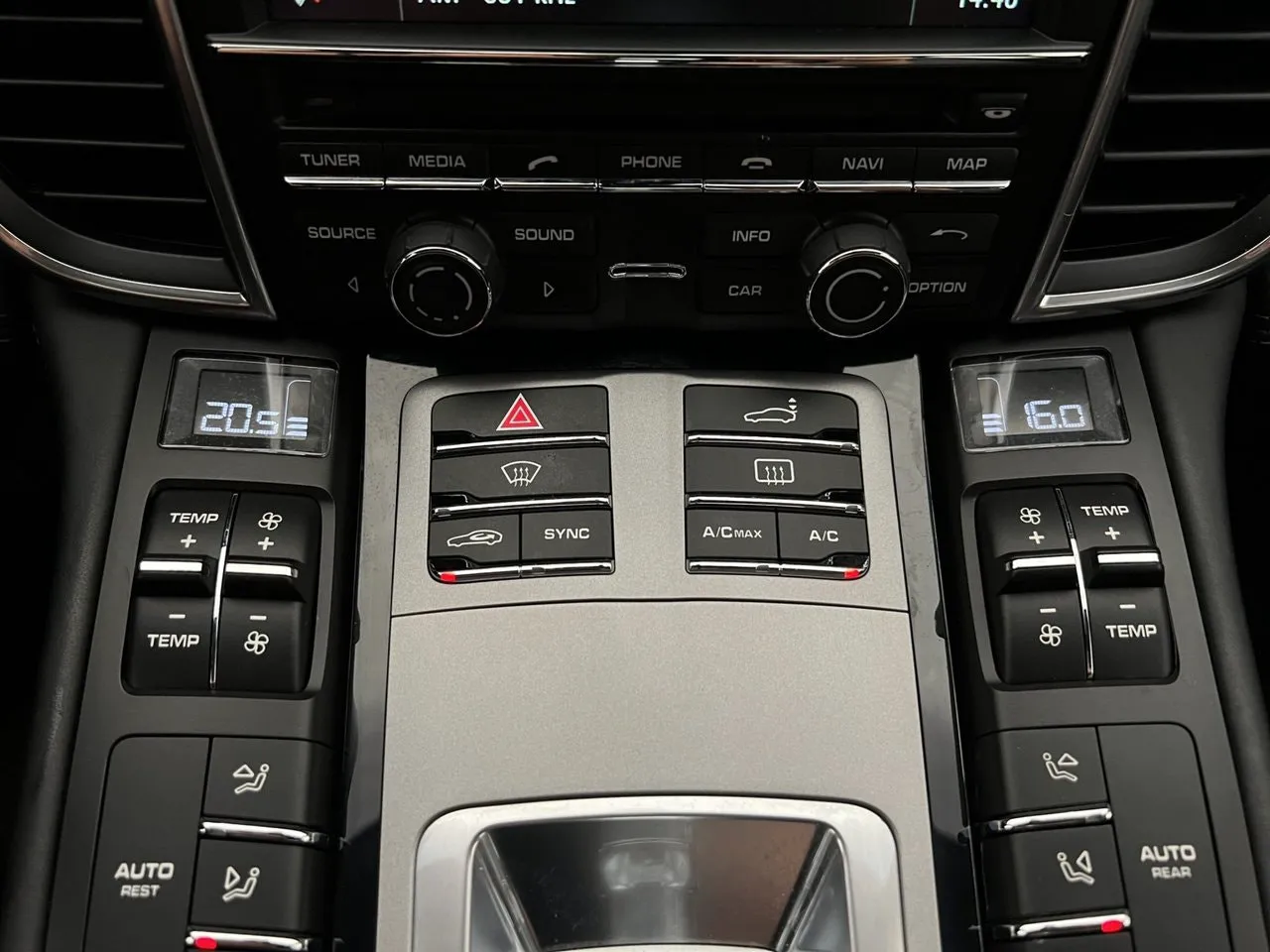 Vehicle image 28