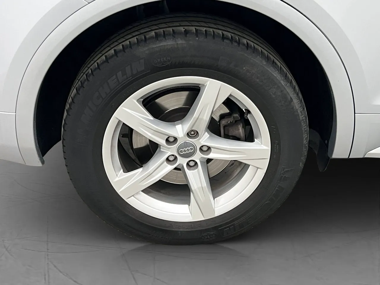Vehicle image 30