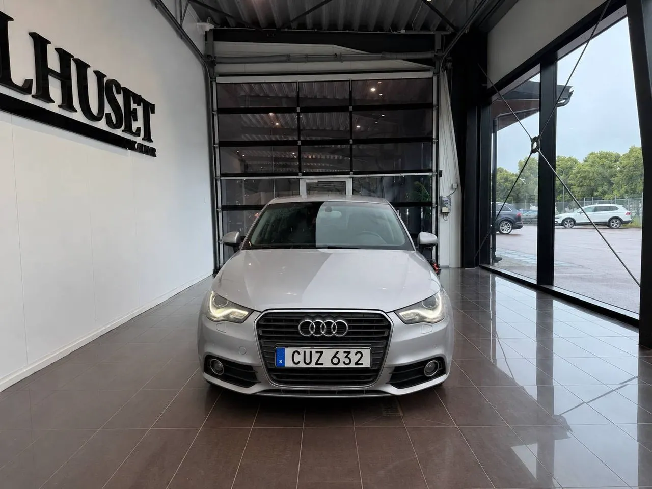 Vehicle image 1