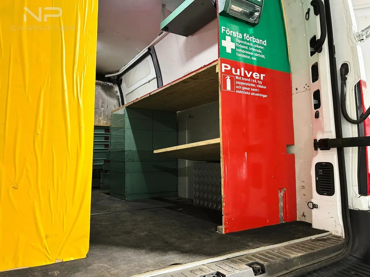 Vehicle image 10