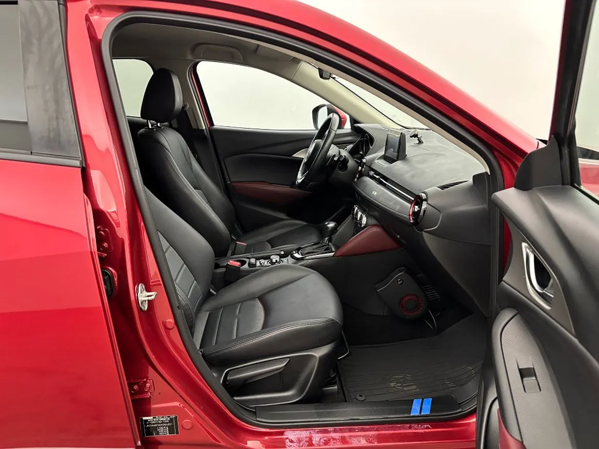 Vehicle image 19